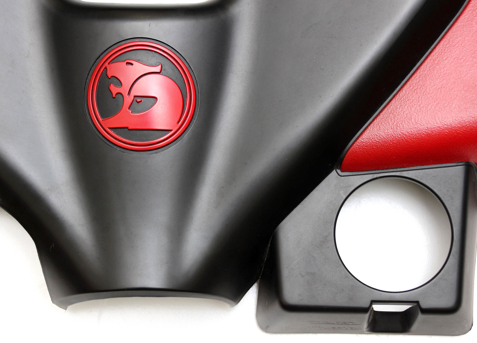 Used HSV VZ R8 LS2 Engine Cover | Planet Parts
