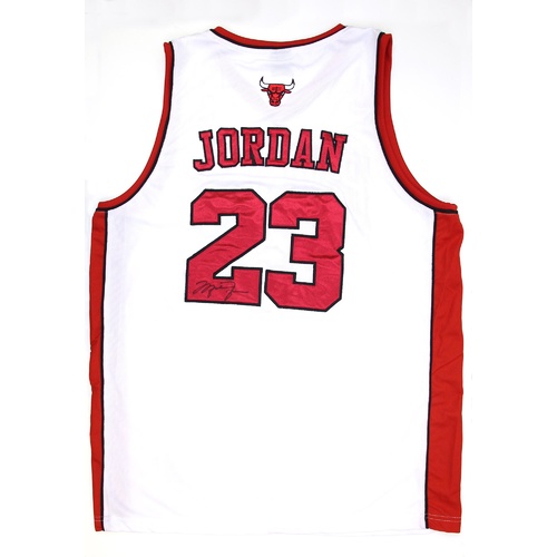 MICHAEL JORDAN Hand Signed Chicago Bulls Singlet Jersey with COA
