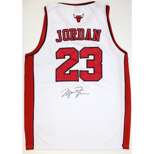 MICHAEL JORDAN Hand Signed Chicago Bulls Singlet Jersey with COA