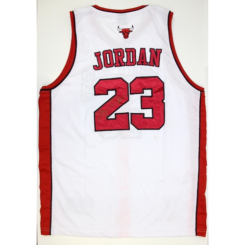 MICHAEL JORDAN Hand Signed Chicago Bulls Singlet Jersey with COA