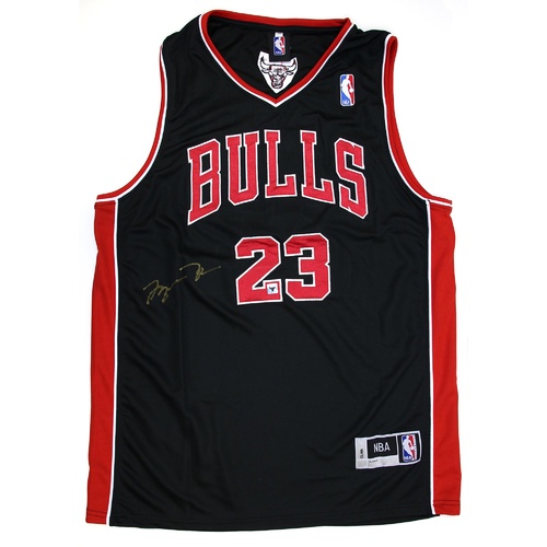 MICHAEL JORDAN Hand Signed Chicago Bulls Singlet Jersey with COA