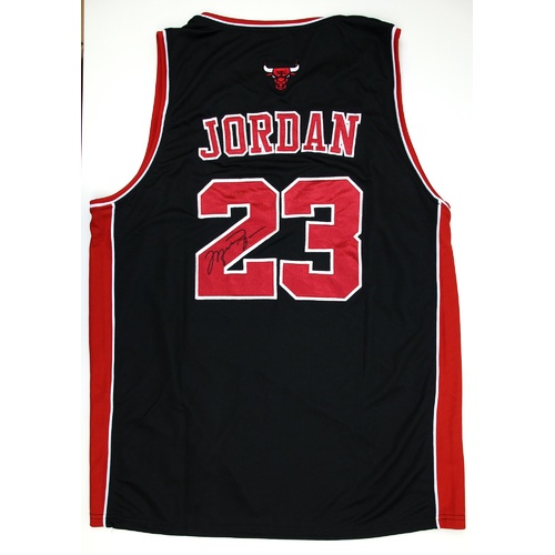 MICHAEL JORDAN Hand Signed Chicago Bulls Singlet Jersey with COA